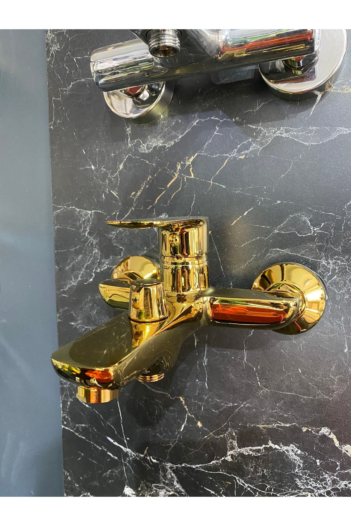 Gold Banyo Bataryası Altın Banyo Musluğu Gold Duş Bataryası Pirinç Malzeme Kare Modern Tasarım